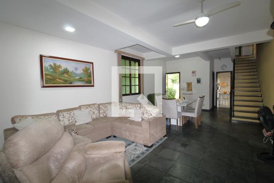 Sala de casa de condomínio à venda com 4 quartos, 300m² em Anil, Rio de Janeiro