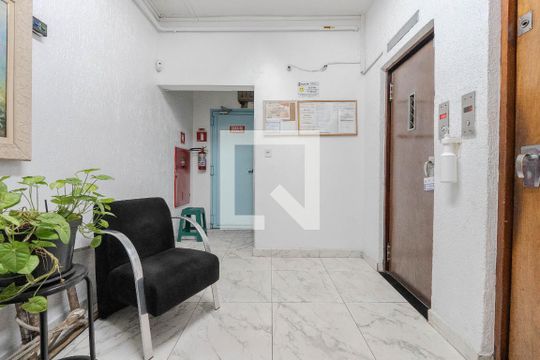 Hall de entrada de kitnet/studio para alugar com 1 quarto, 42m² em Centro, São Paulo