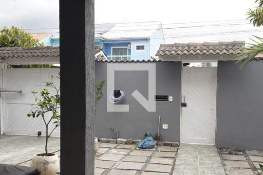 Casa à venda com 3 quartos, 351m² em Piratininga, Niterói