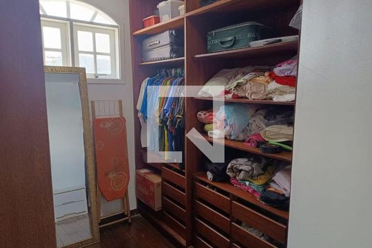 Casa à venda com 3 quartos, 351m² em Piratininga, Niterói