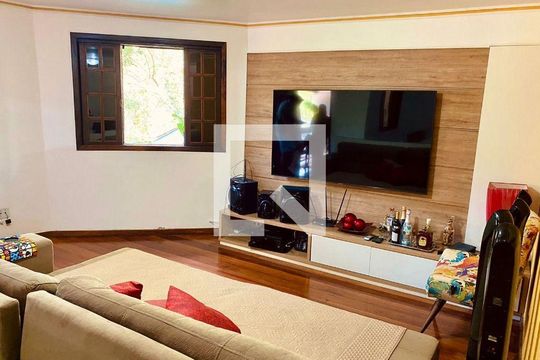 Casa à venda com 3 quartos, 400m² em Matapaca, Niterói