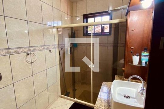 Casa à venda com 3 quartos, 400m² em Matapaca, Niterói