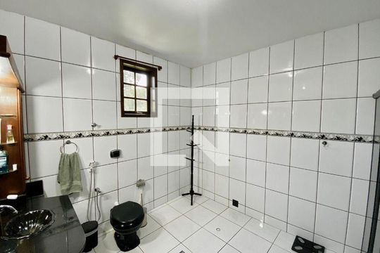 Casa à venda com 3 quartos, 400m² em Matapaca, Niterói