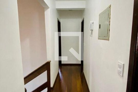 Casa à venda com 3 quartos, 400m² em Matapaca, Niterói