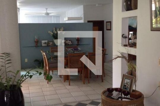 Casa à venda com 3 quartos, 300m² em Itaipu, Niterói