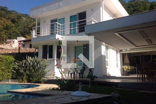 Casa à venda com 3 quartos, 300m² em Itaipu, Niterói