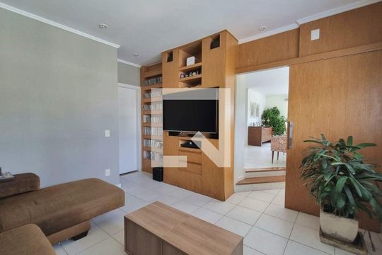 Casa à venda com 4 quartos, 427m² em Camboinhas, Niterói