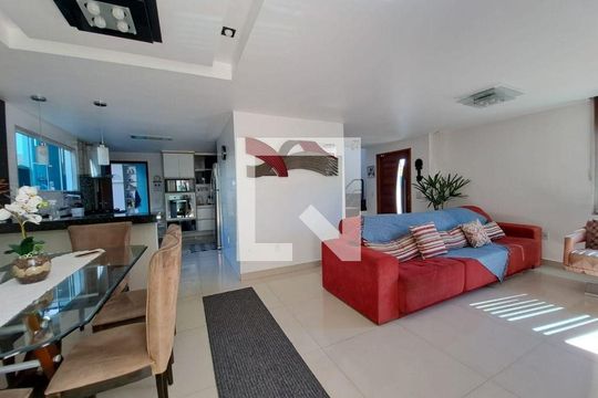 Casa à venda com 4 quartos, 178m² em Itaipu, Niterói