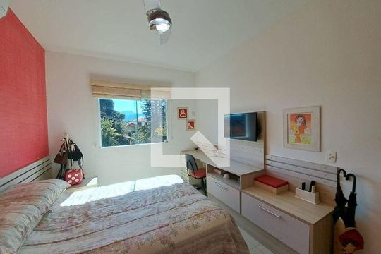Casa à venda com 4 quartos, 178m² em Itaipu, Niterói