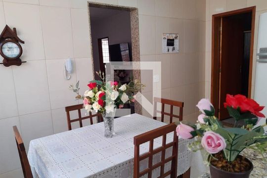 Casa à venda com 3 quartos, 177m² em São Lourenço, Niterói