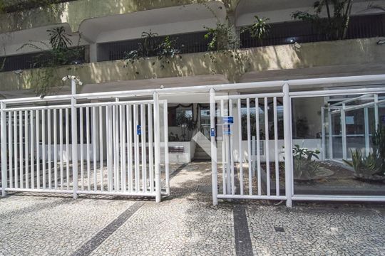 Entrada de apartamento à venda com 2 quartos, 82m² em Icaraí, Niterói