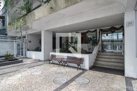 Entrada de apartamento à venda com 2 quartos, 82m² em Icaraí, Niterói