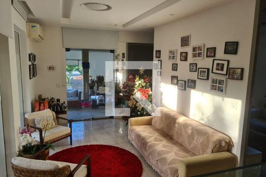 Casa à venda com 4 quartos, 270m² em Maceio, Niterói