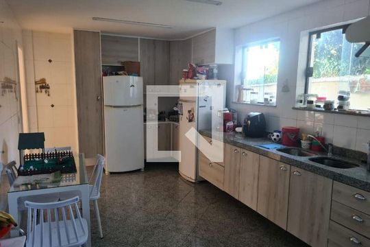 Casa à venda com 4 quartos, 270m² em Maceio, Niterói