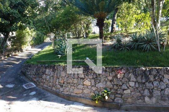 Casa à venda com 4 quartos, 270m² em Maceio, Niterói