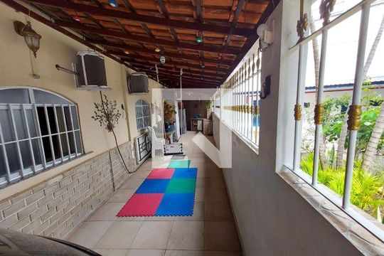 Casa à venda com 3 quartos, 220m² em Ponta D’areia, Niterói