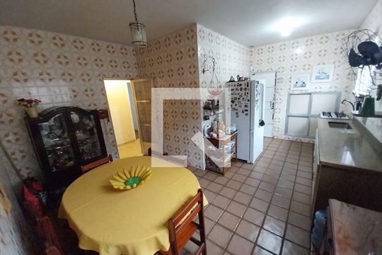 Casa à venda com 5 quartos, 256m² em Barreto, Niterói