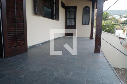 Casa à venda com 5 quartos, 340m² em Itaipu, Niterói