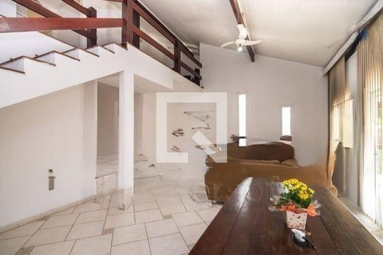 Casa à venda com 3 quartos, 254m² em Serra Grande, Niterói