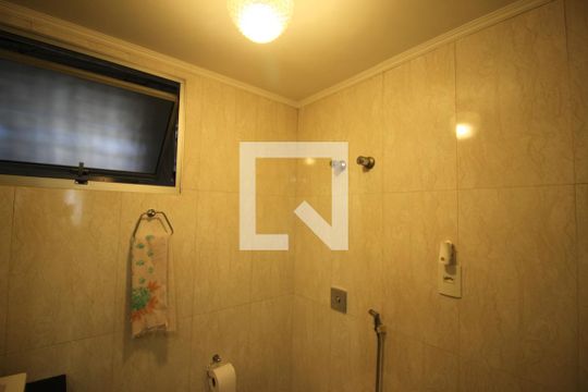 Banheiro de apartamento à venda com 2 quartos, 76m² em Vila Sofia, São Paulo