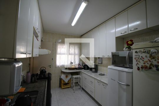 Cozinha de apartamento à venda com 2 quartos, 76m² em Vila Sofia, São Paulo