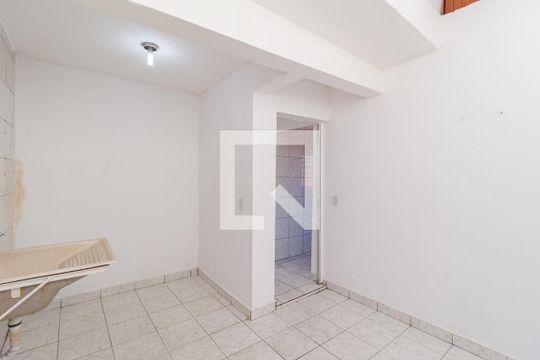 Área de serviço de casa para alugar com 2 quartos, 80m² em Km 18, Osasco