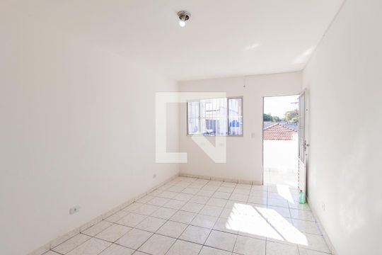 Sala de casa para alugar com 2 quartos, 80m² em Km 18, Osasco