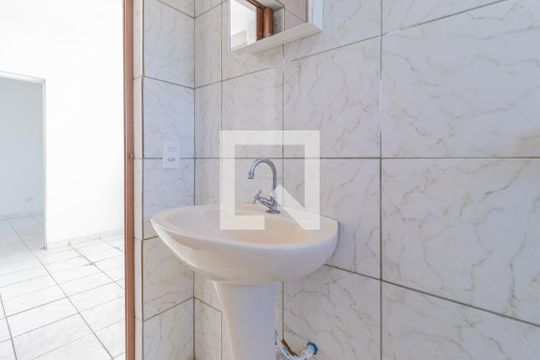 Banheiro de casa para alugar com 2 quartos, 80m² em Km 18, Osasco