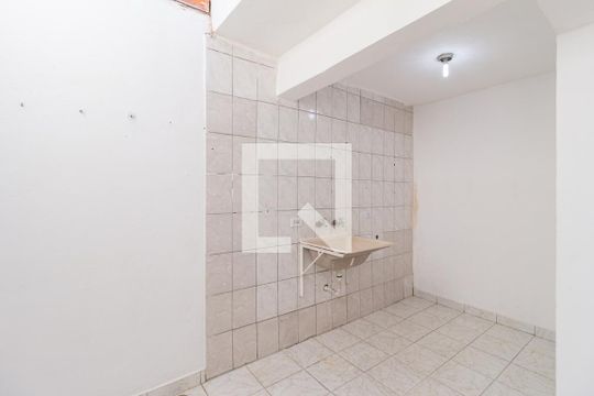Área de serviço de casa para alugar com 2 quartos, 80m² em Km 18, Osasco