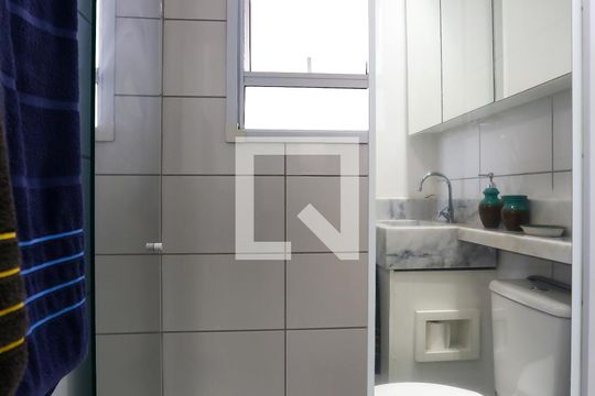 Banheiro de apartamento para alugar com 2 quartos, 42m² em Parque Reboucas, São Paulo