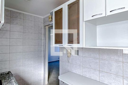 Cozinha de apartamento para alugar com 2 quartos, 51m² em Vila Invernada, São Paulo