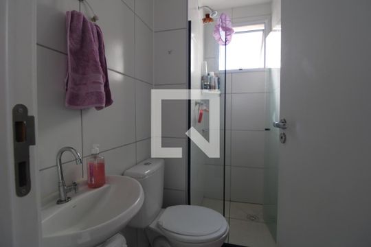 Banheiro de apartamento à venda com 2 quartos, 42m² em Usina Piratininga, São Paulo