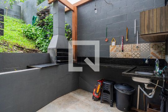 Quintal de casa de condomínio à venda com 3 quartos, 287m² em Nonoai, Porto Alegre