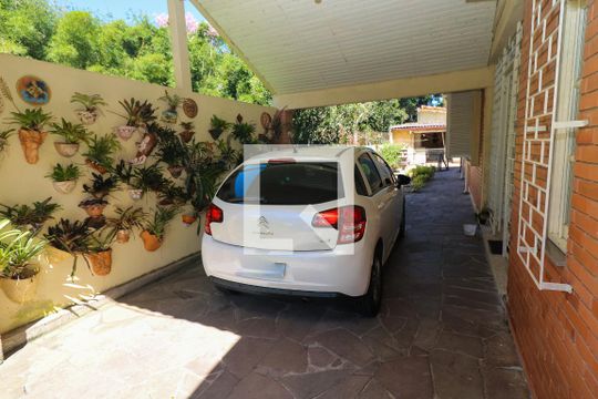 Garagem de casa para alugar com 4 quartos, 220m² em Cristal, Porto Alegre