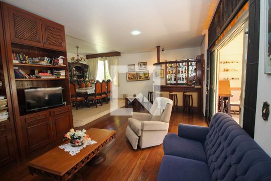 Sala de casa para alugar com 4 quartos, 220m² em Cristal, Porto Alegre