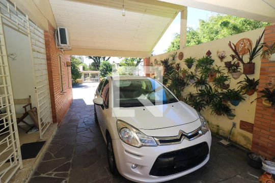 Garagem de casa para alugar com 4 quartos, 220m² em Cristal, Porto Alegre