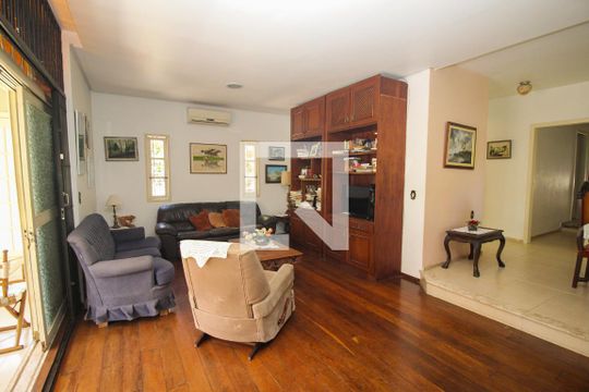 Sala de casa para alugar com 4 quartos, 220m² em Cristal, Porto Alegre