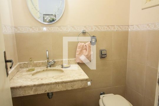 Lavabo de casa para alugar com 4 quartos, 220m² em Cristal, Porto Alegre
