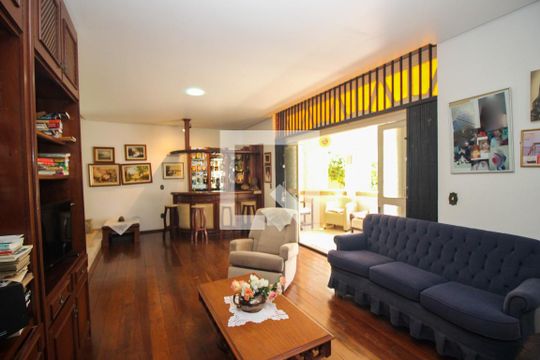 Casa para alugar com 4 quartos, 220m² em Cristal, Porto Alegre