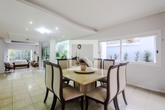 Sala de casa à venda com 5 quartos, 650m² em Parque Santa Fé, Porto Alegre