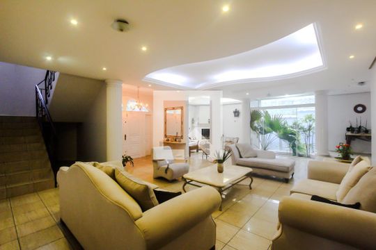Casa à venda com 5 quartos, 650m² em Parque Santa Fé, Porto Alegre
