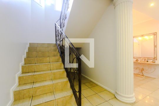 Escadas de casa à venda com 5 quartos, 650m² em Parque Santa Fé, Porto Alegre
