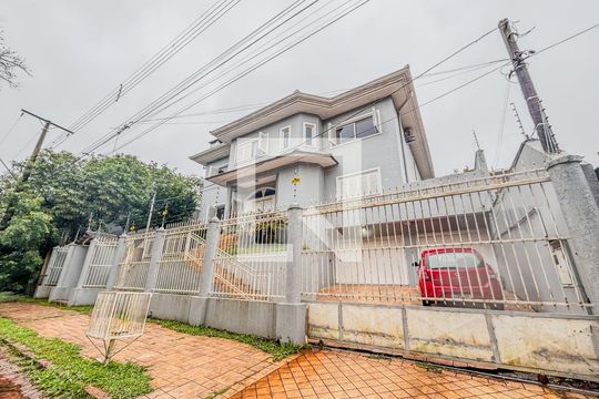 Fachada de casa à venda com 5 quartos, 650m² em Parque Santa Fé, Porto Alegre