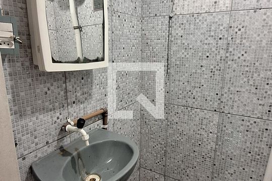 Banheiro de casa para alugar com 1 quarto, 70m² em Jardim Primavera, Duque de Caxias