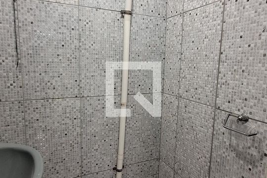 Banheiro de casa para alugar com 1 quarto, 70m² em Jardim Primavera, Duque de Caxias