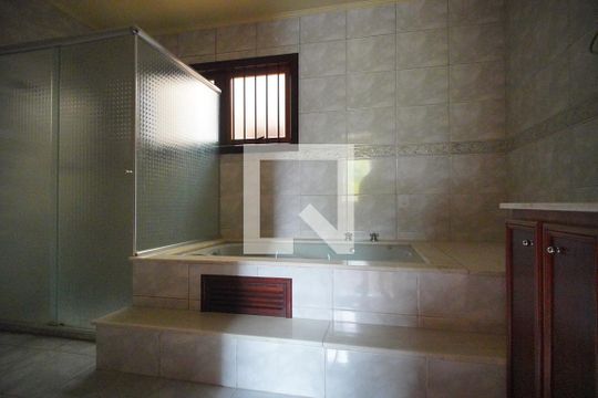 Banheiro Suíte de casa para alugar com 4 quartos, 370m² em Jardim Itu, Porto Alegre