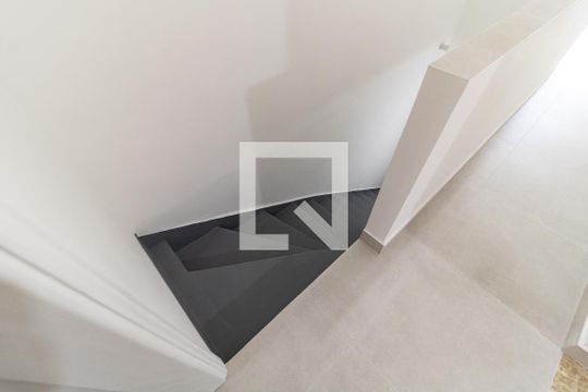 Escada de casa para alugar com 2 quartos, 90m² em Aclimação, São Paulo
