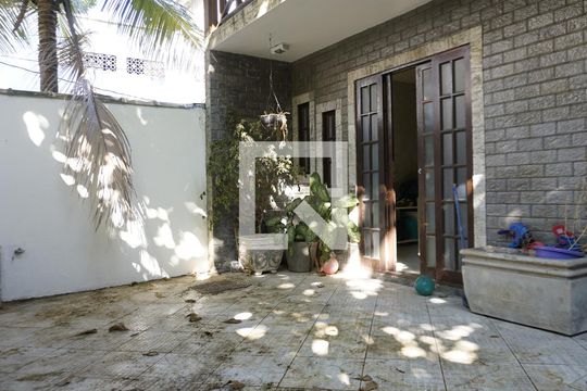 Primeiro Andar - Entrada de casa à venda com 5 quartos, 270m² em Anil, Rio de Janeiro
