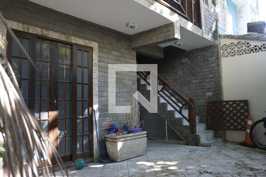 Primeiro Andar - Entrada de casa à venda com 5 quartos, 270m² em Anil, Rio de Janeiro
