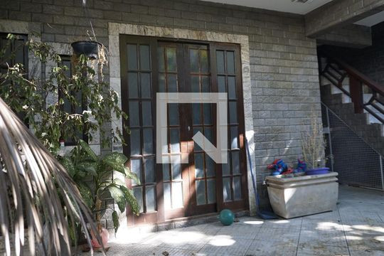Primeiro Andar - Entrada de casa à venda com 5 quartos, 270m² em Anil, Rio de Janeiro